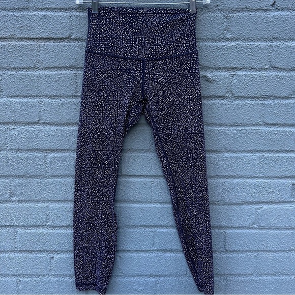 Lululemon Align Pant II 25"
Night View White Black Size 4 - Picture 3 of 9